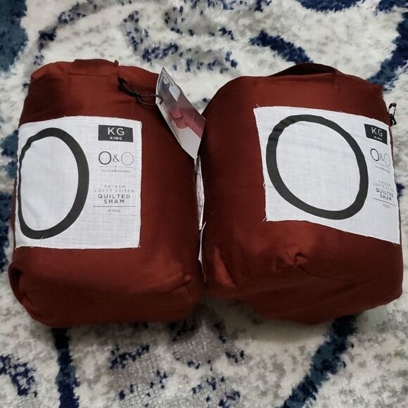 New Olivia & Oliver Red Wine Sateen Quilted Shams Size King - Picture 1 of 8